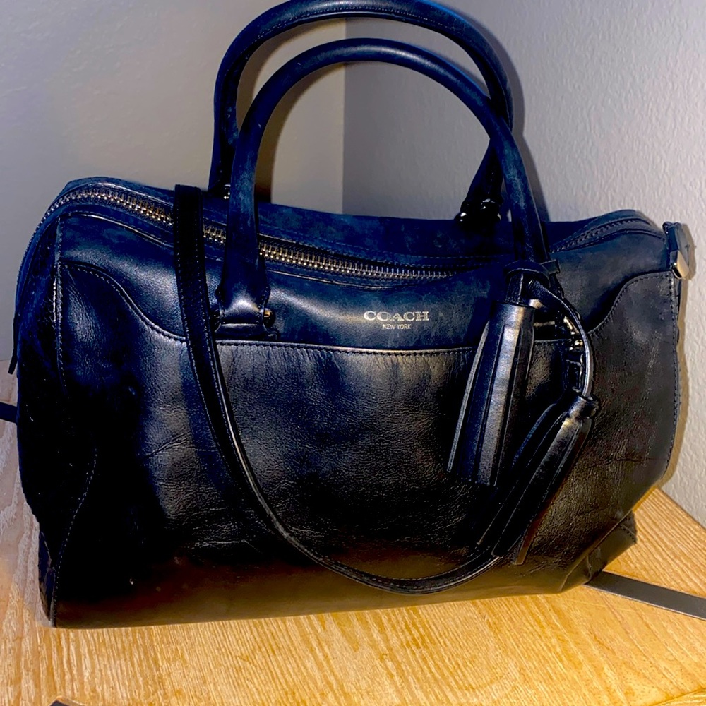 Coach black leather bag. Serial #E1373-25319. A classic & in good condition.